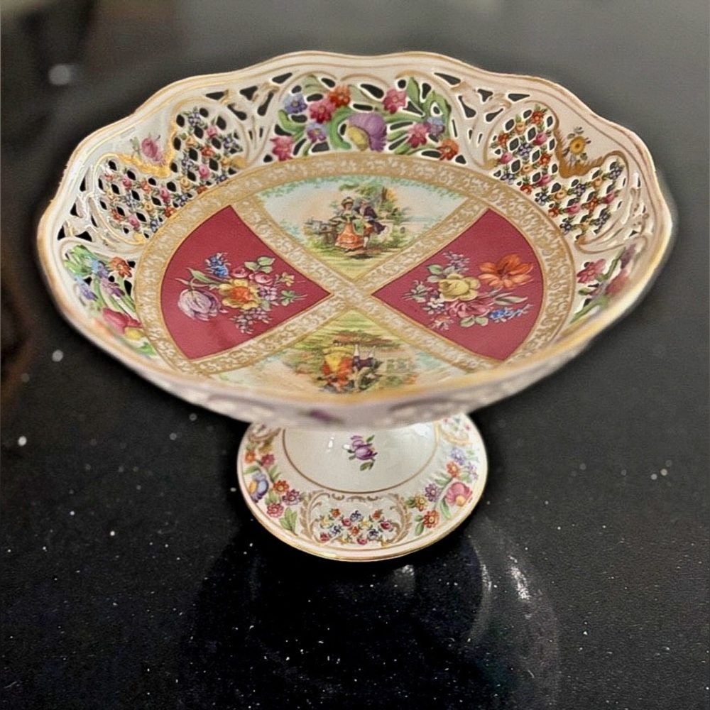 ✨Vintage  DRESDEN by SCHUMANN BAVARIA Footed Compote or Bowl
7.5” wide 5” high